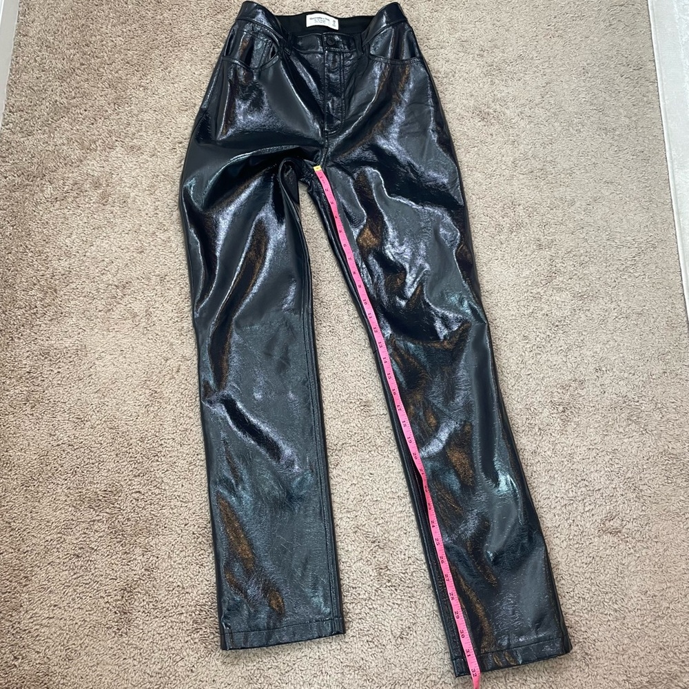 Abercrombie & Fitch The 90s Straight Ultra High Rise Shiny Vegan Leather Pants - Picture 13 of 16